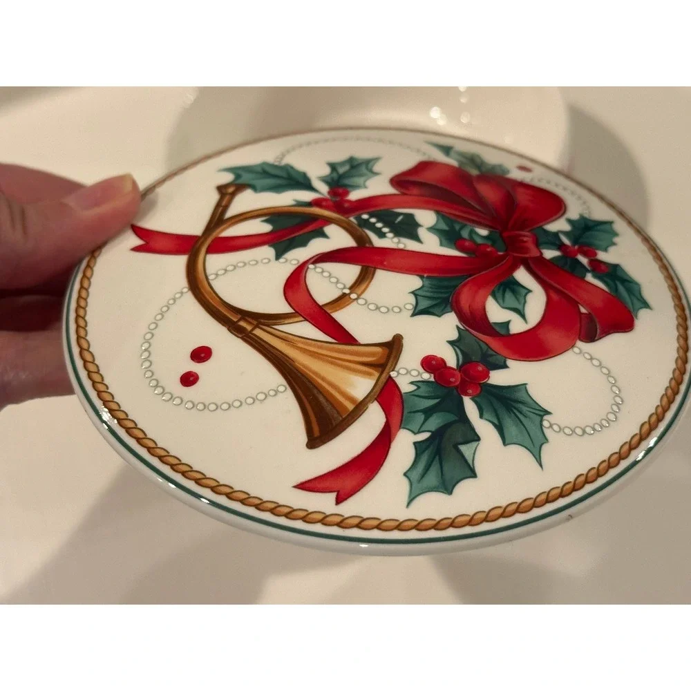 Mikasa Christmas Trinket Box Round Holiday Holly‎ Berry Gold Horn Red Bow Lid